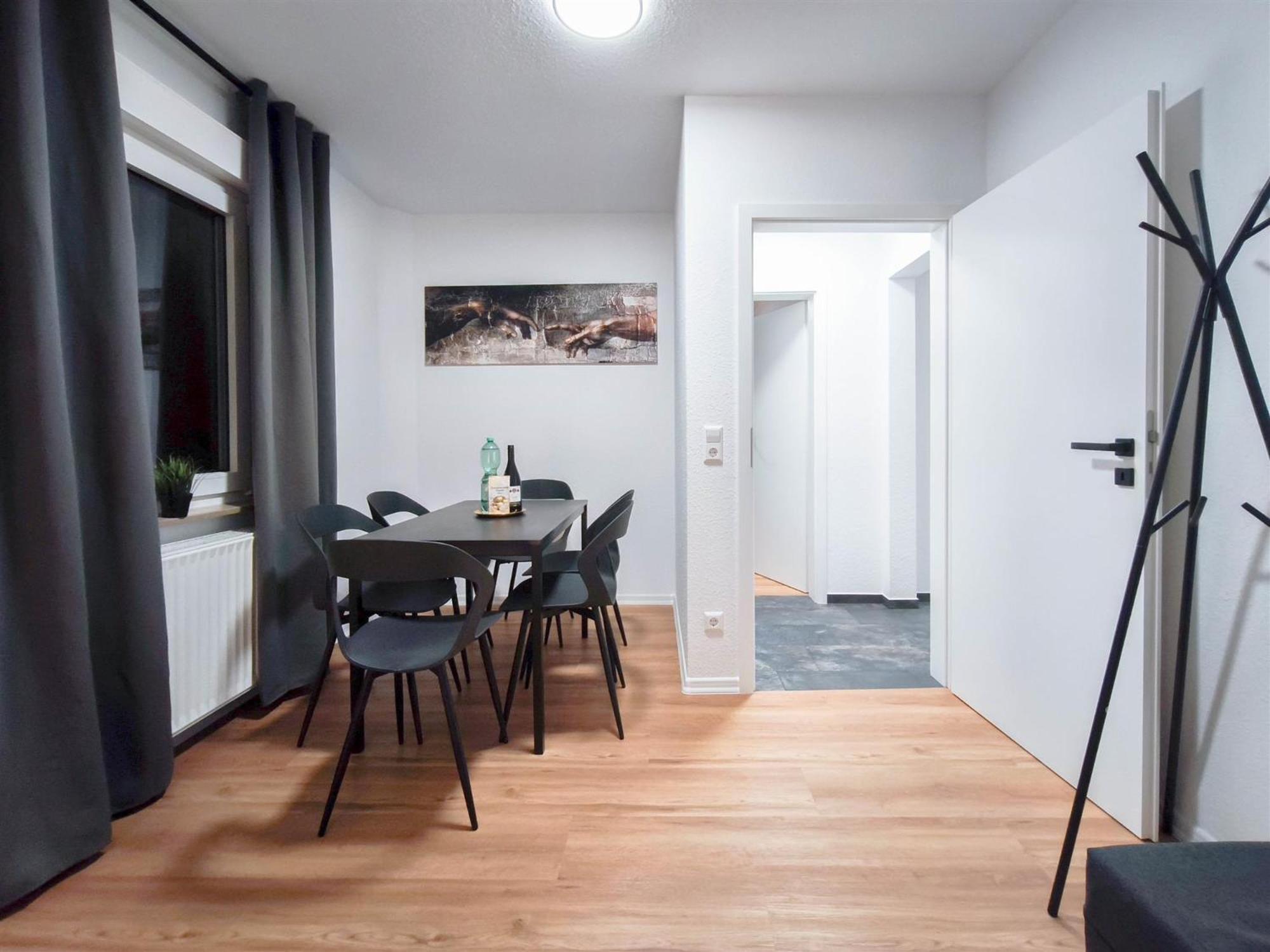 Alfa 4 4br Tv Wifi Wm Nahe Wasen & Daimler L 7beds I 8 People I Kitchen L Bathroom