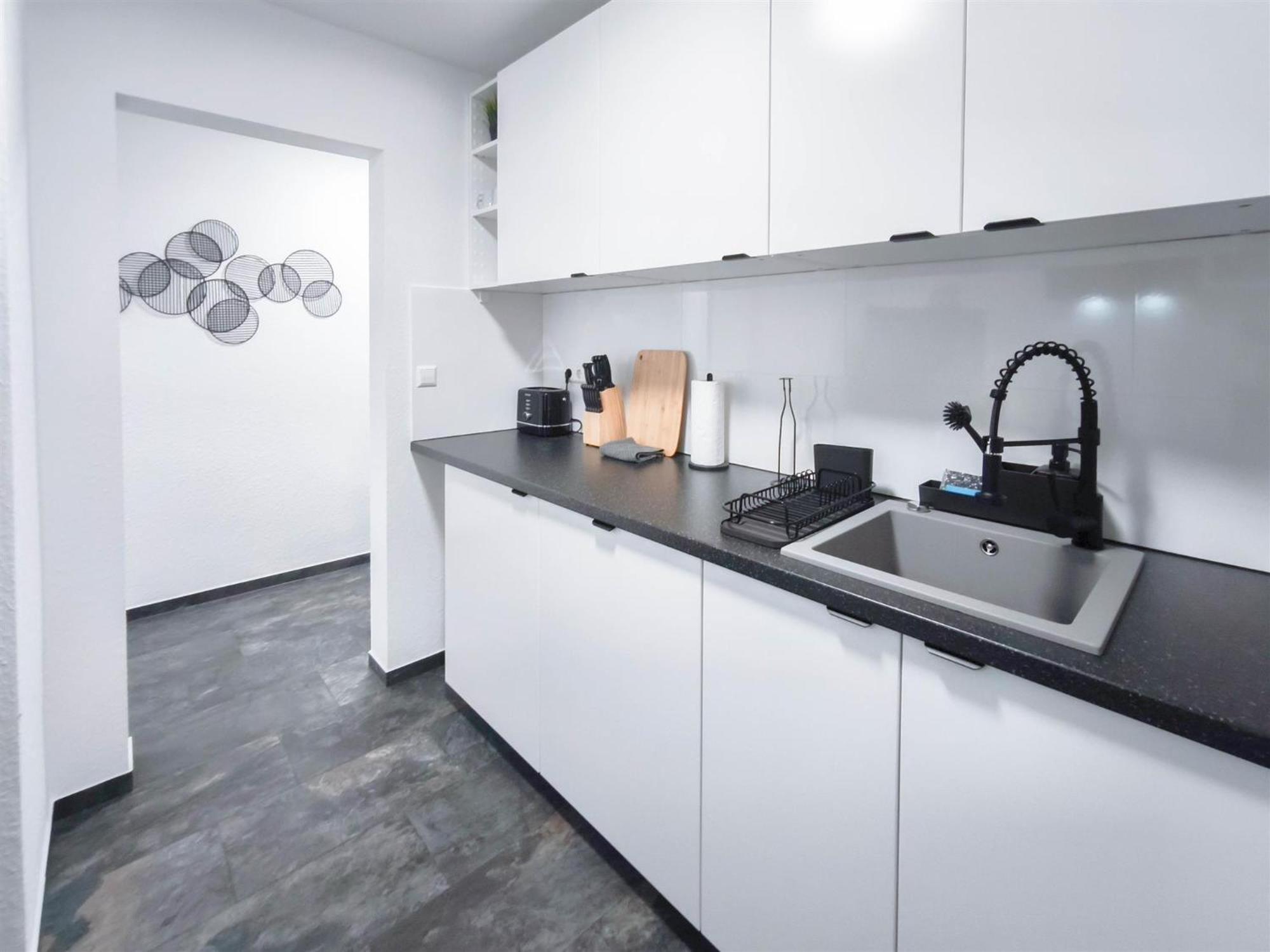 Apartment Alfa 4 4br Tv Wifi Wm Nahe Wasen & Daimler L 7beds I 8 People I Kitchen L Bathroom Stuttgart